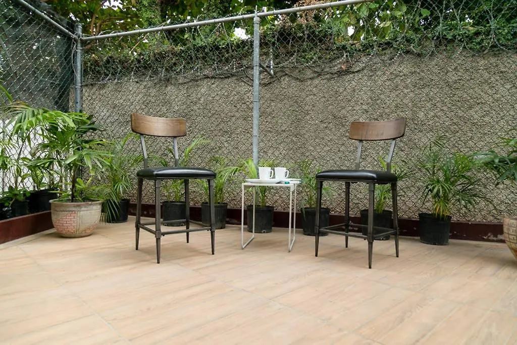Choose To Be Happy At Surbiton Square - Two Bedroom Townhouse 킹스톤 빌라