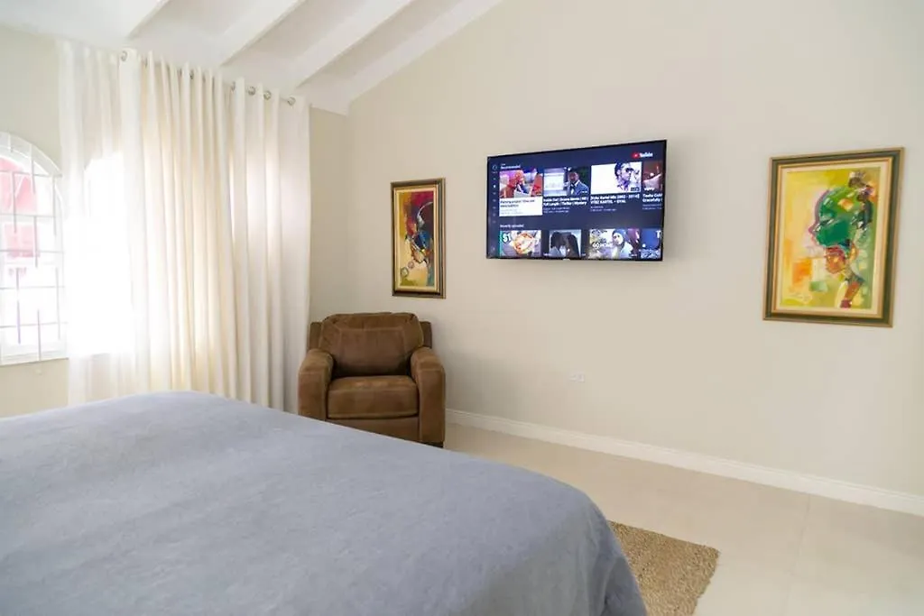 빌라 Choose To Be Happy At Surbiton Square - Two Bedroom Townhouse 킹스톤
